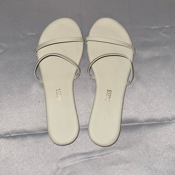 TKEES Women's Elegant Cream Sandals - Picture 2 of 4